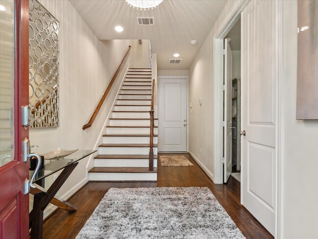 Photo - 249 E 27th St