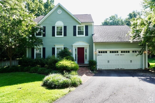 Building Photo - Lovely and Spacious 3 Bedroom 2.5 Bathroom... Rental