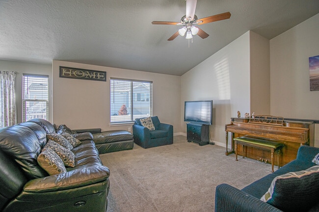 Photo - 289 W 2280 N