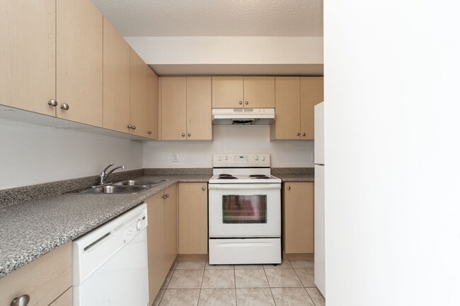 Building Photo - 333 Sidney Belsey Crescent Unit 914