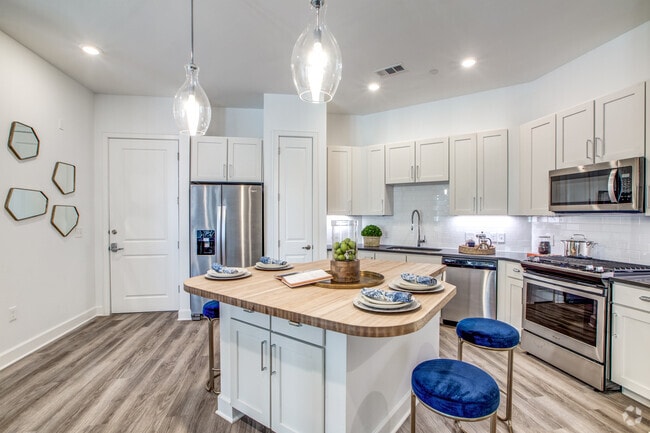 Building Photo - Quiet Luxury Near Lake Houston - 1 Month F... Unit 255A1 Rental