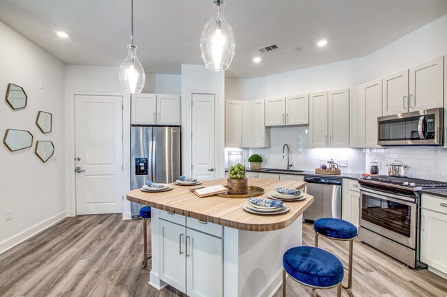 Building Photo - Quiet Luxury Near Lake Houston - 1 Month F... Unit 255A1 Rental