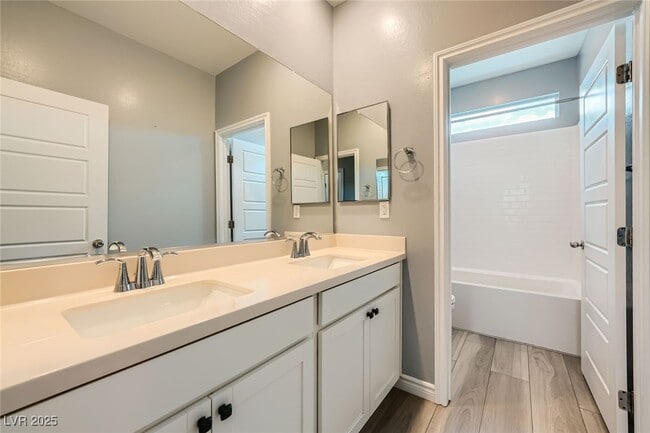 Building Photo - 5990 Viscaya Grv St