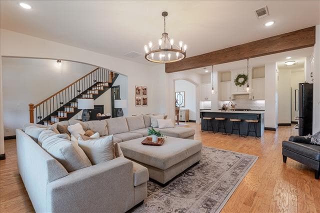 Photo - 560 Inwood St