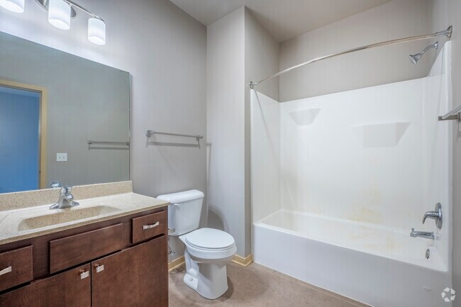 STUDIO, 1BA - 554SF - Bathroom