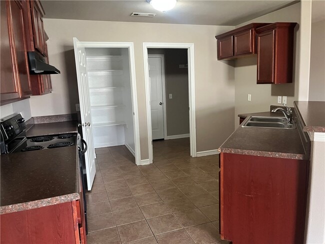 Photo - 903 W Post Rd