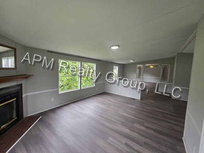 Building Photo - Spacious modular home in Hopkins