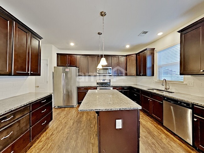 Photo - 413 Juniper Bluff