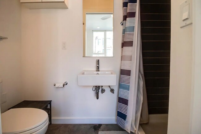 Photo - Partially Furnished Studio Apartment - Bet... Unidad 5A