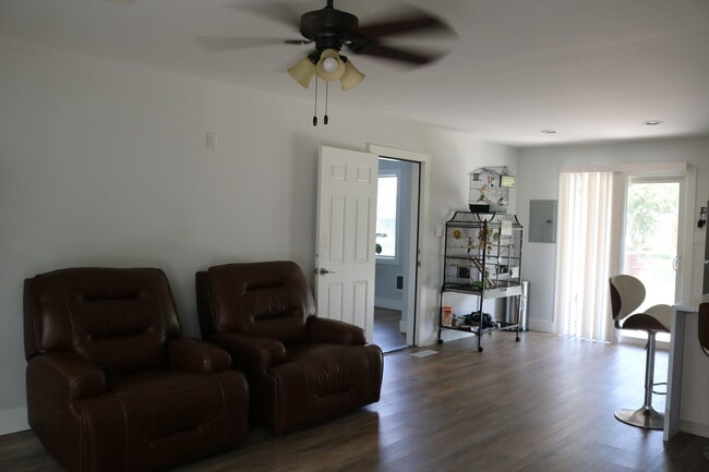 Photo - 22407 Strassburg Ave