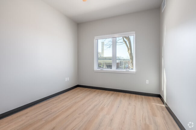 1BR, 1BA - 600SF - Bedroom