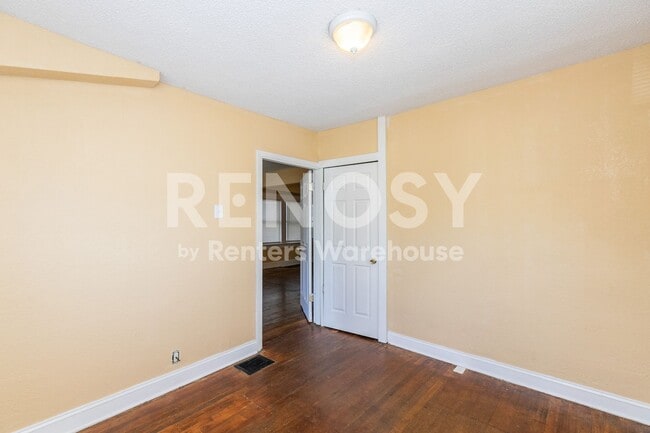 Building Photo - 3 bed 1 bath Home