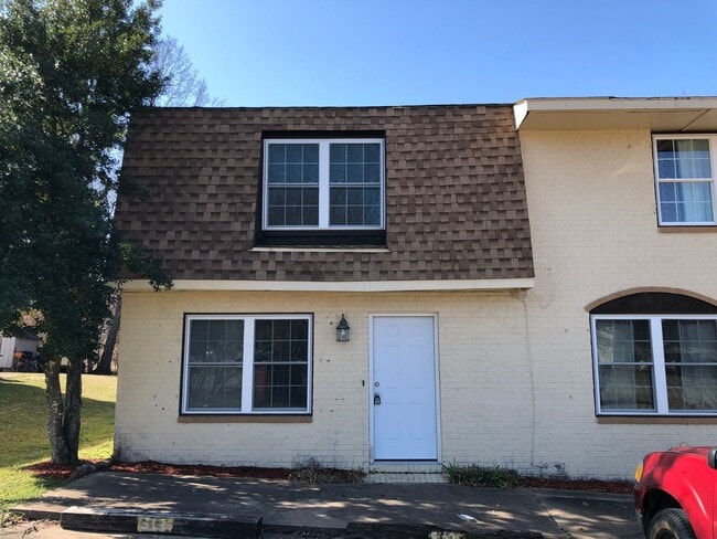 Building Photo - 513 BJ Unit 1