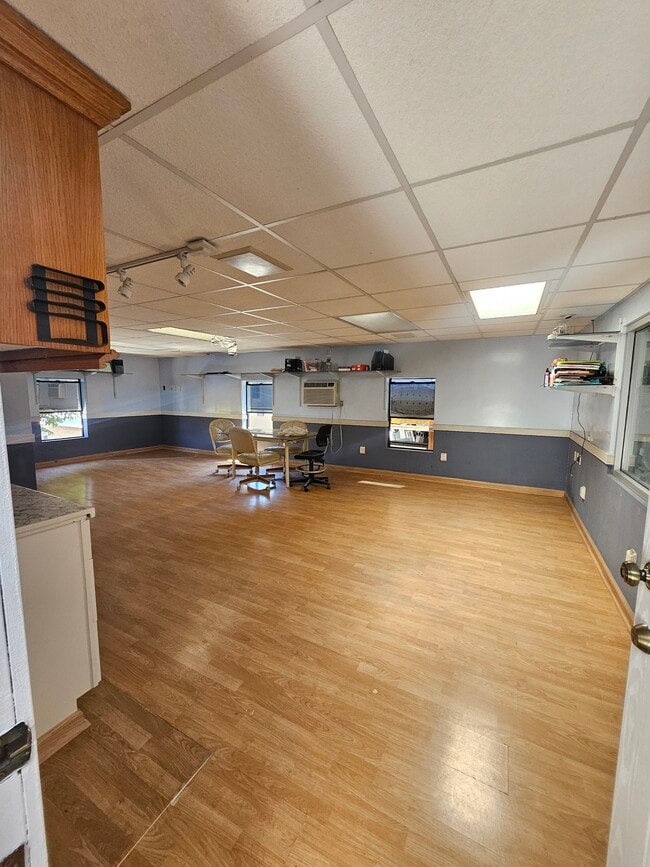 Building Photo - 1030 Aldgate Ave Unit Large studio room Rental