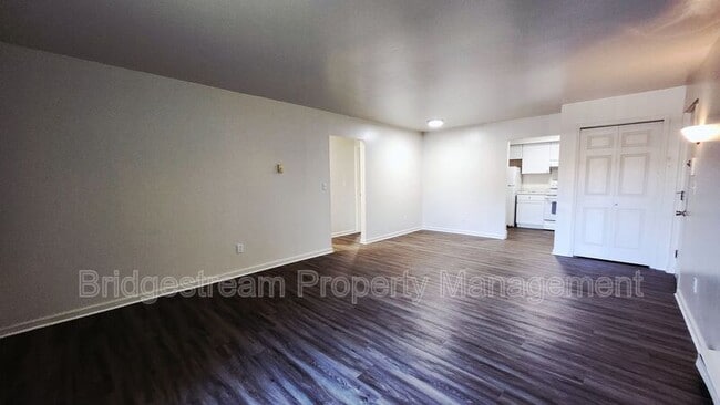Photo - 441 N Broadway St