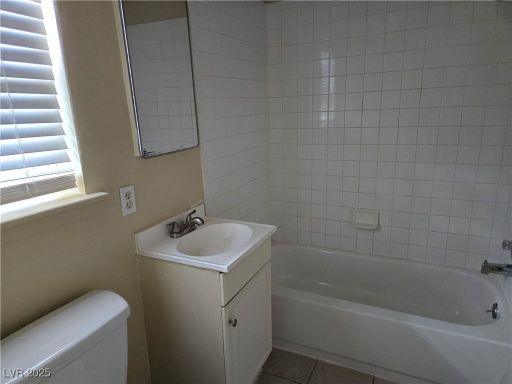 Photo - 633 Nevada Way