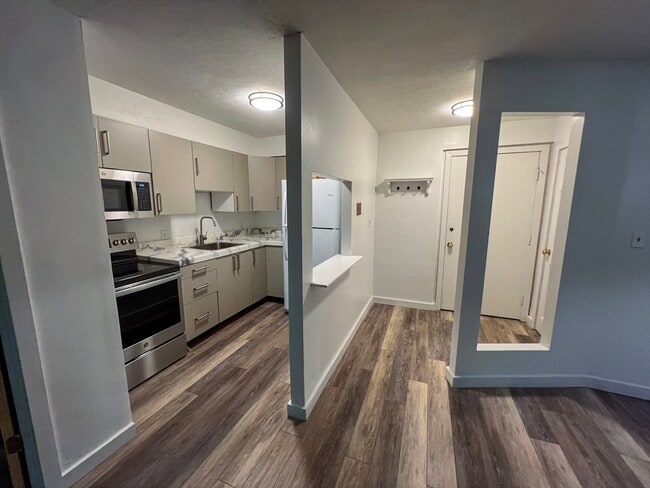Building Photo - 915 Edgell Rd Unit 67