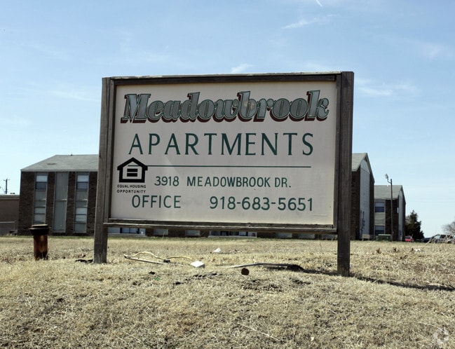 Meadowbrook Apartments - Meadowbrook Apartments