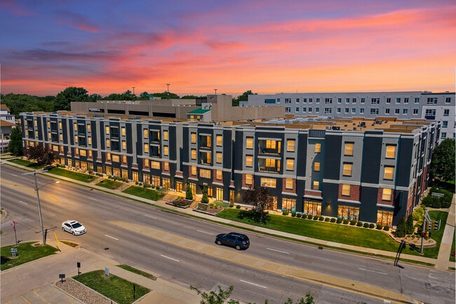 Building Photo - The Social on Hovey