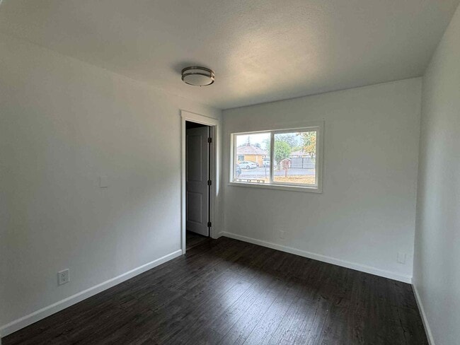 Building Photo - 6147 S 124th St Rental