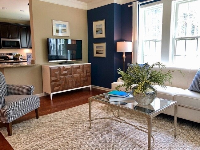 Photo - 130 University Ave