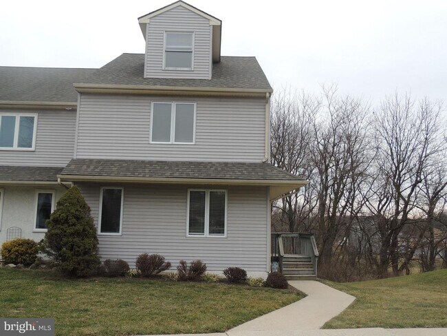 Photo - 404 Pinebrooke Cir