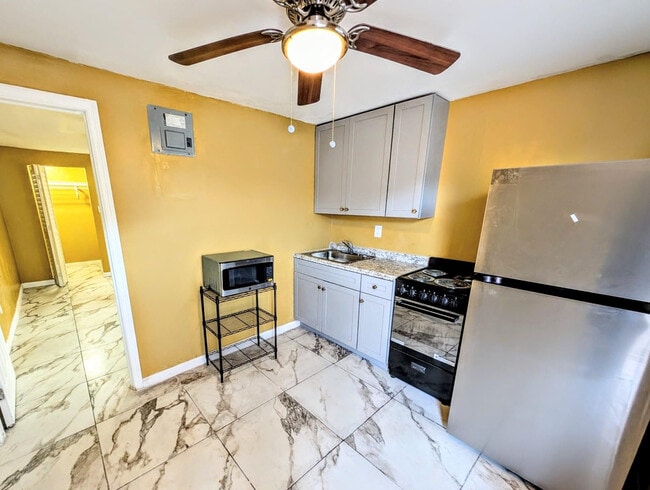 Building Photo - 2534 NW 73rd Ave