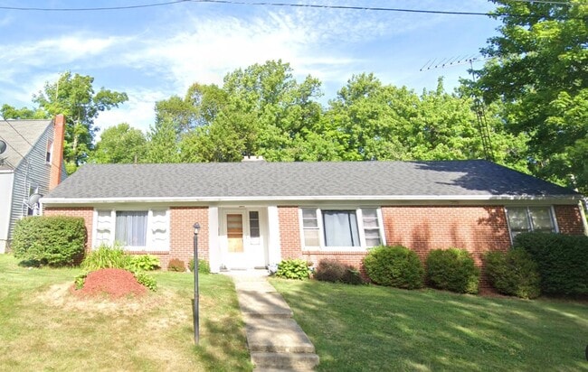 Building Photo - 116-118-118 Grasmere Ave Unit 118