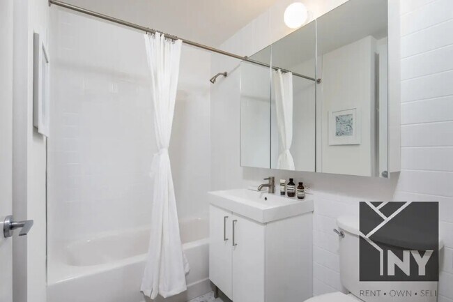 Photo - 20 William St Unit 1903