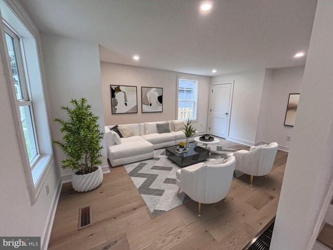 Photo - 625 Conestoga Rd