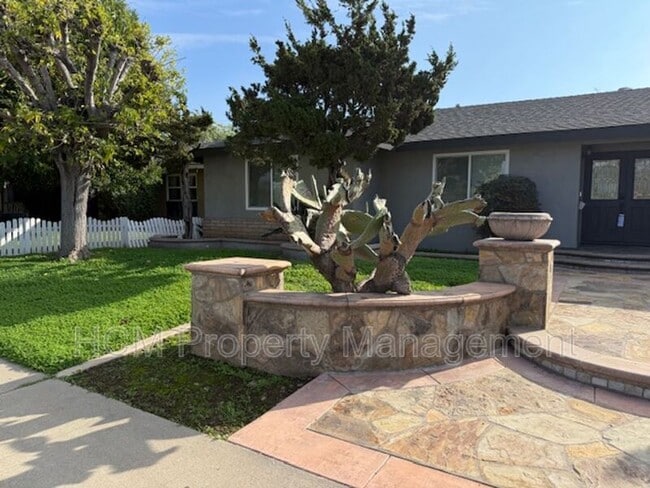 Photo - 928 E Meats Ave