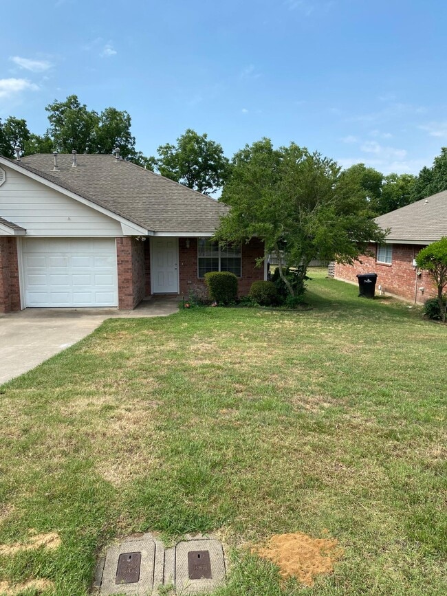 Building Photo - 2918 W Parnell St Unit 102