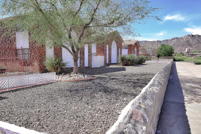 Building Photo - The Arches Apartments