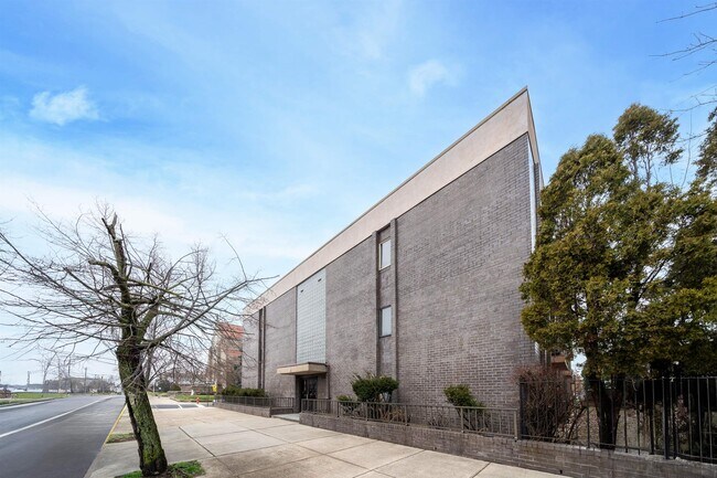 Photo - 1001 Avenue C