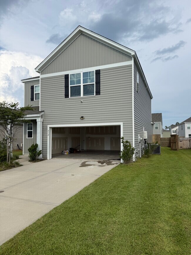 412 Eastern Pne Dr