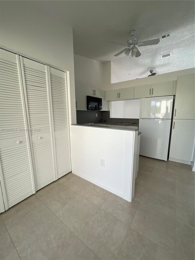 1210 San Remo Cir