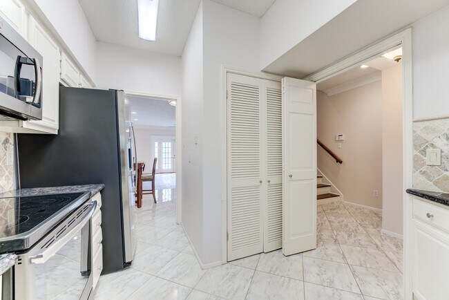 Photo - 1039 Fountain View Dr