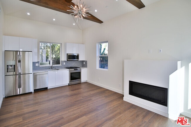 Building Photo - 8503 Belford Ave Rental