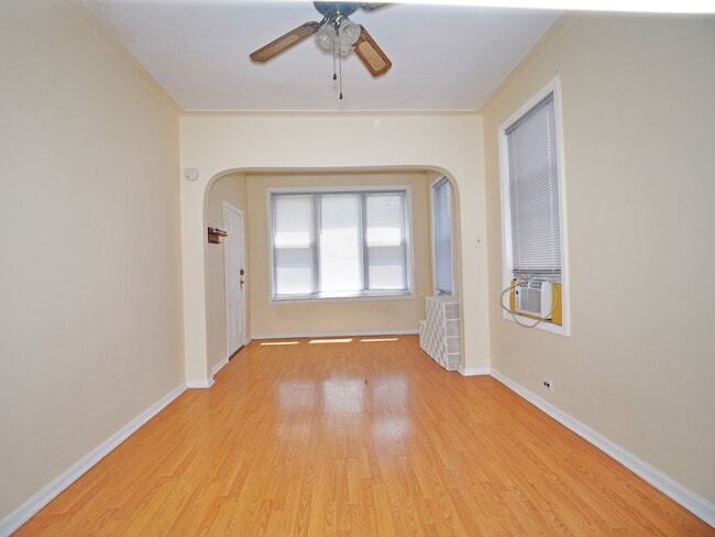 Photo - 307 Avenue W
