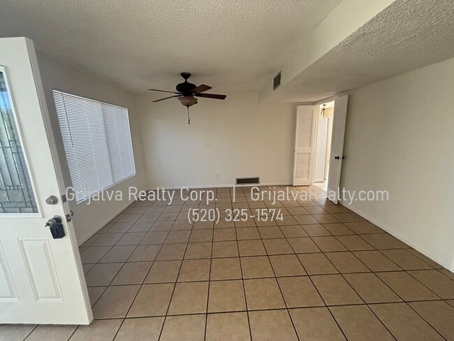 Photo - Eastside 4 Bedroom, 2 Bath House w/ Pool f...