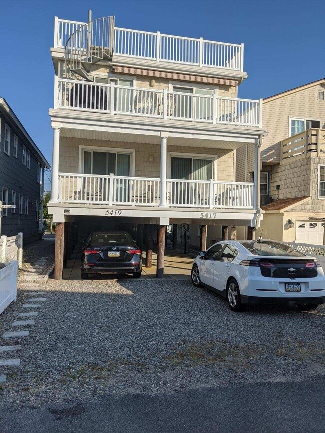 Covered Parking and back deck - 5417 Asbury Ave Unit 1