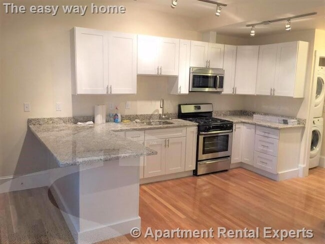 Building Photo - 231 Norfolk St Unit #3