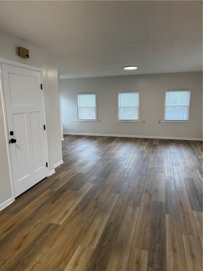 Photo - 202 E High St