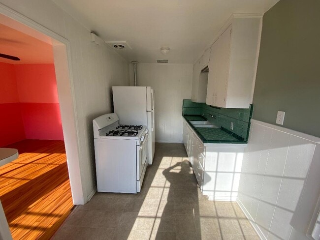 NOOK-KITCHEN-LIVING ROOM - 824 Pearl St Unit D