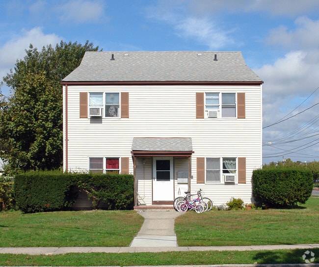 3041 Amity St OffCampus Housing, Patchogue, NY ForRentUniversity