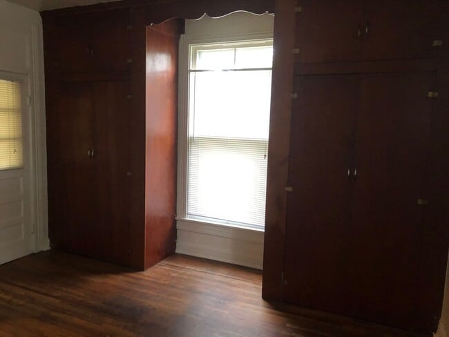 Photo - 300 E 11th St