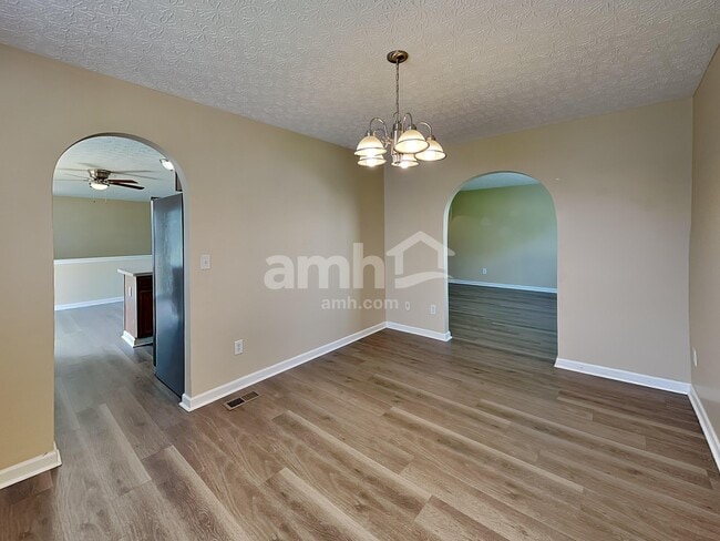 Photo - 352 Pinecrest Ct