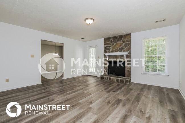 Photo - 335 Cornwallis Way