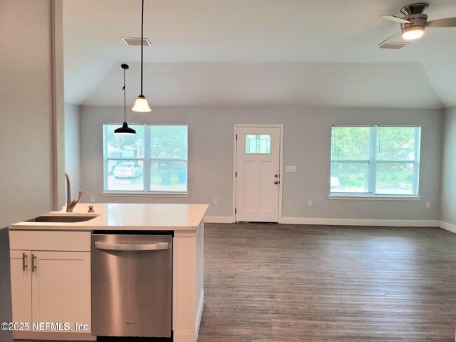 Photo - 1978 Solomon St