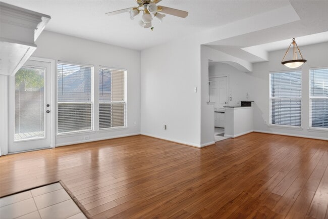 Photo - 15 S Avonlea Cir